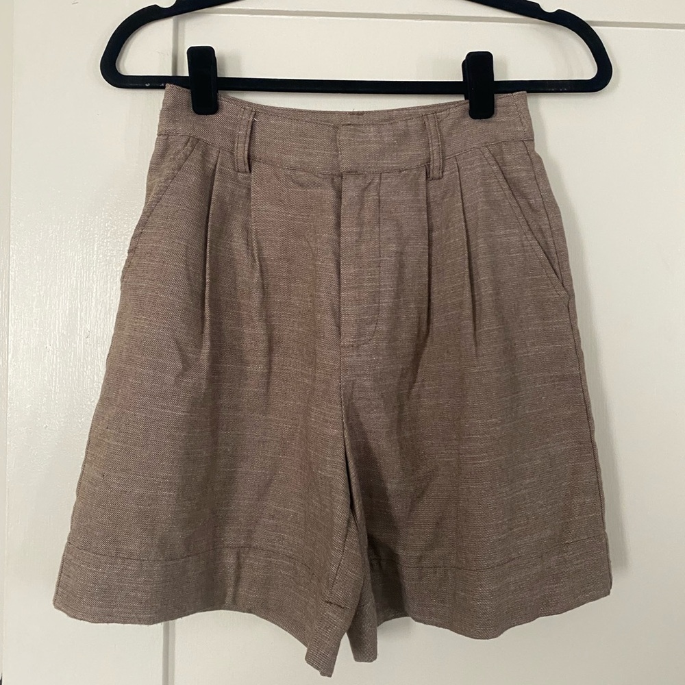 High waisted Bermuda shorts